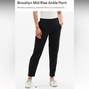 Athleta Brooklyn Mid Rise Ankle Pants in black polyester blend fabric. Size 6P